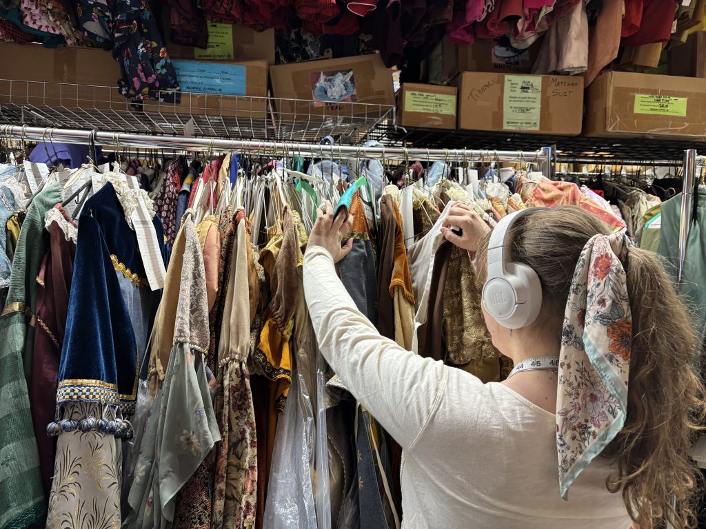 StylistPull3 | Broadway Costumes StylistPull3